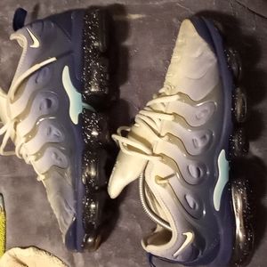 Good condition  Blizzard vapormax Plus size 10.5
